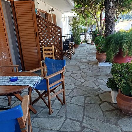 Studios And Apartments Meri Нео Клима Екстериор снимка