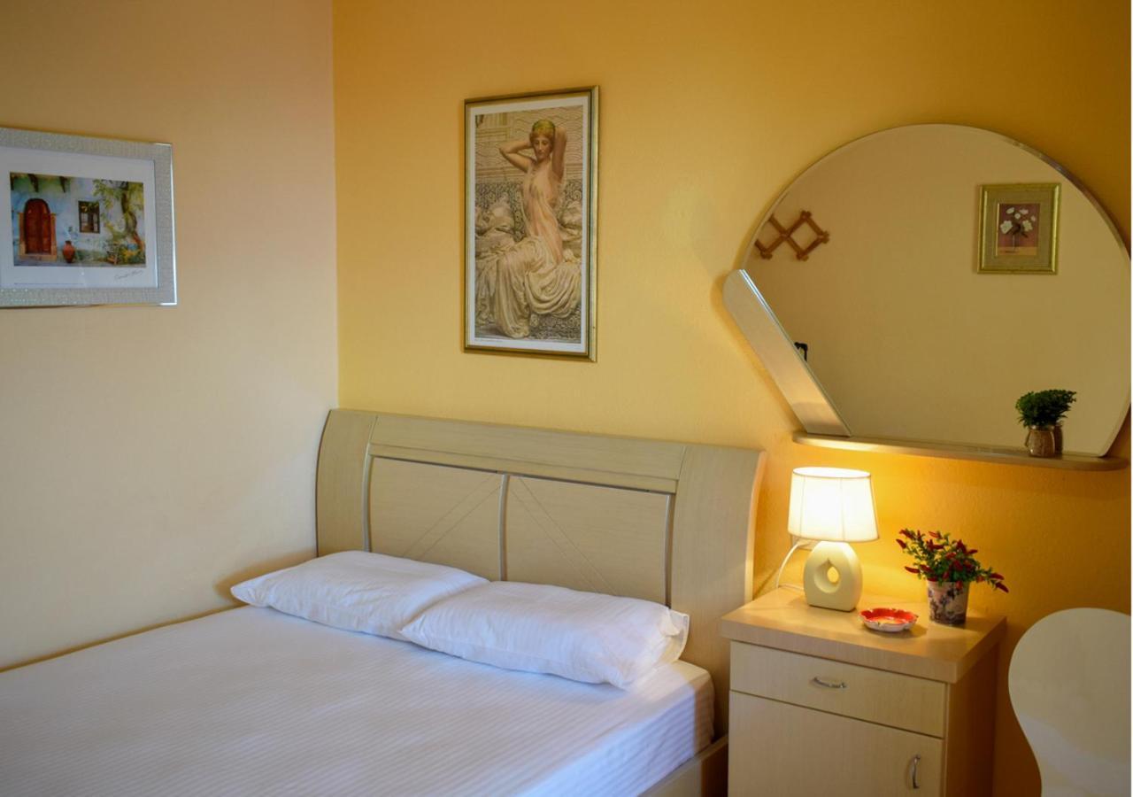 Studios And Apartments Meri Нео Клима Екстериор снимка