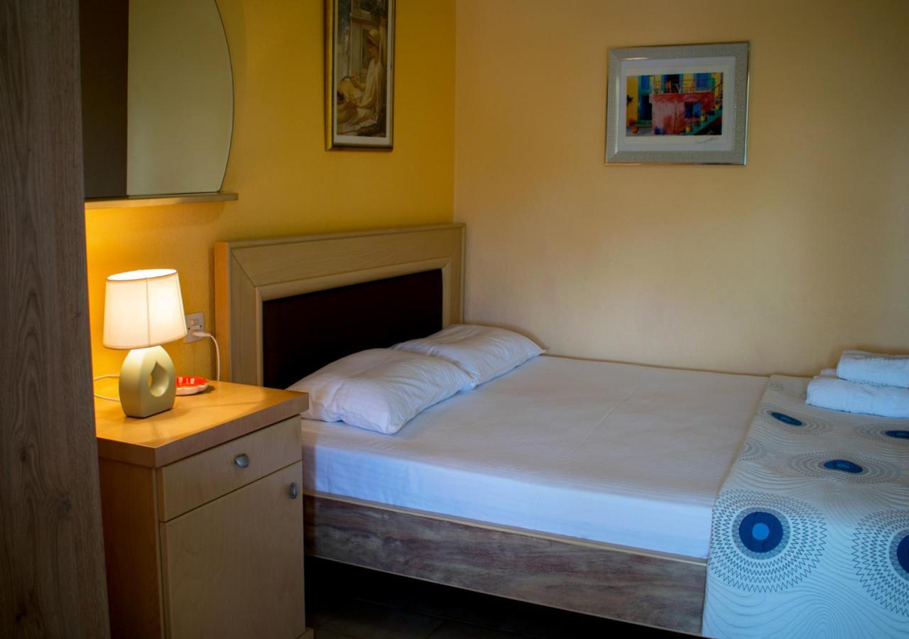Studios And Apartments Meri Нео Клима Екстериор снимка