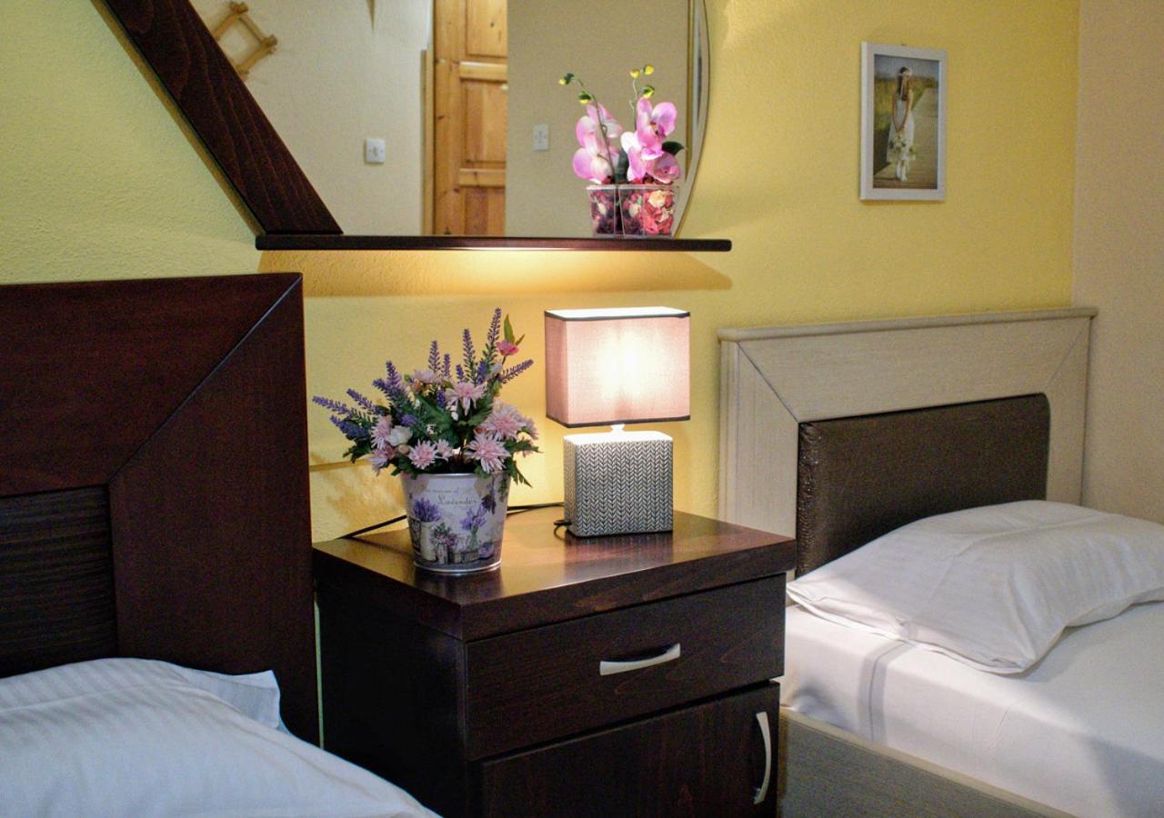 Studios And Apartments Meri Нео Клима Екстериор снимка