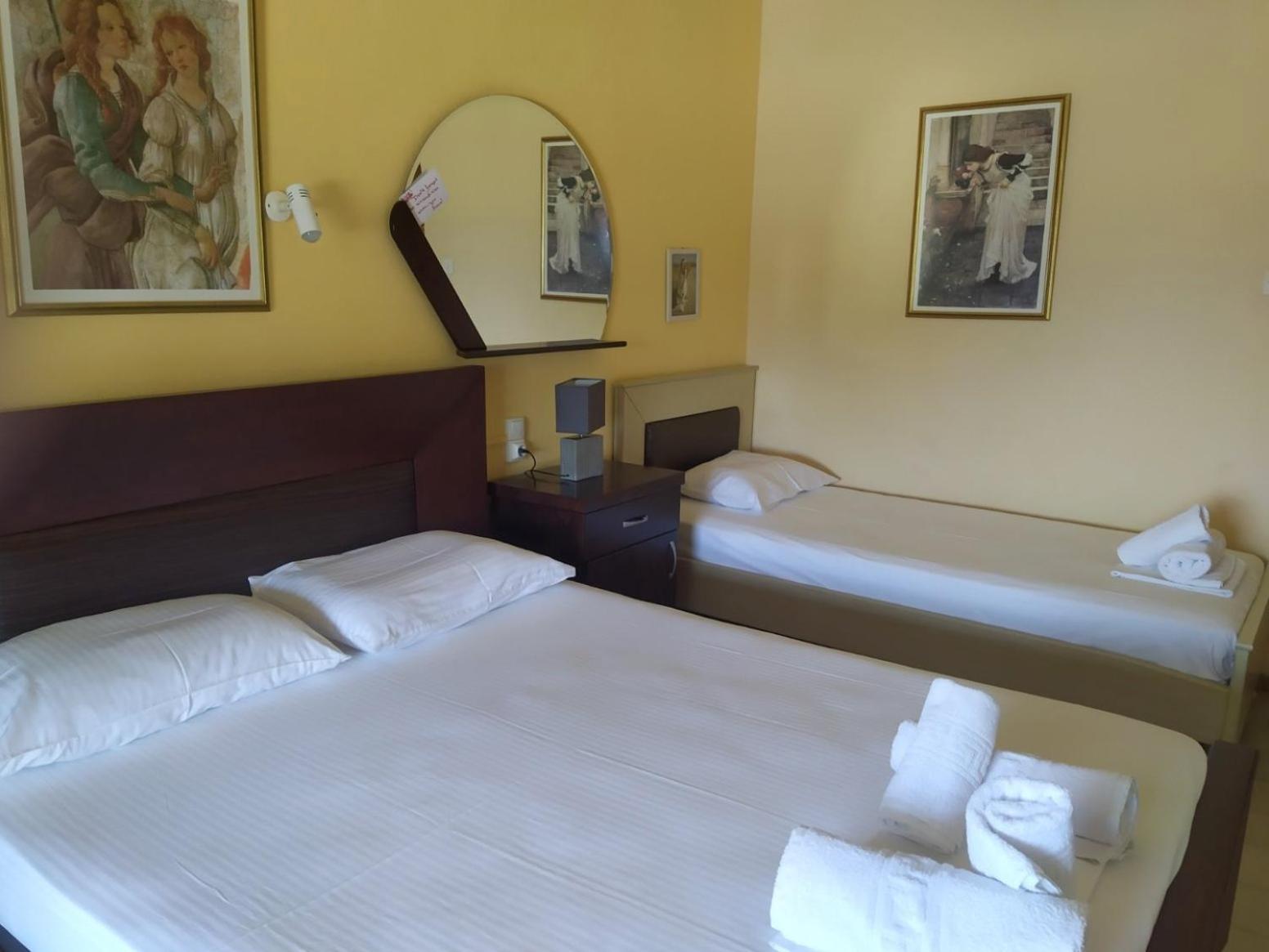 Studios And Apartments Meri Нео Клима Екстериор снимка