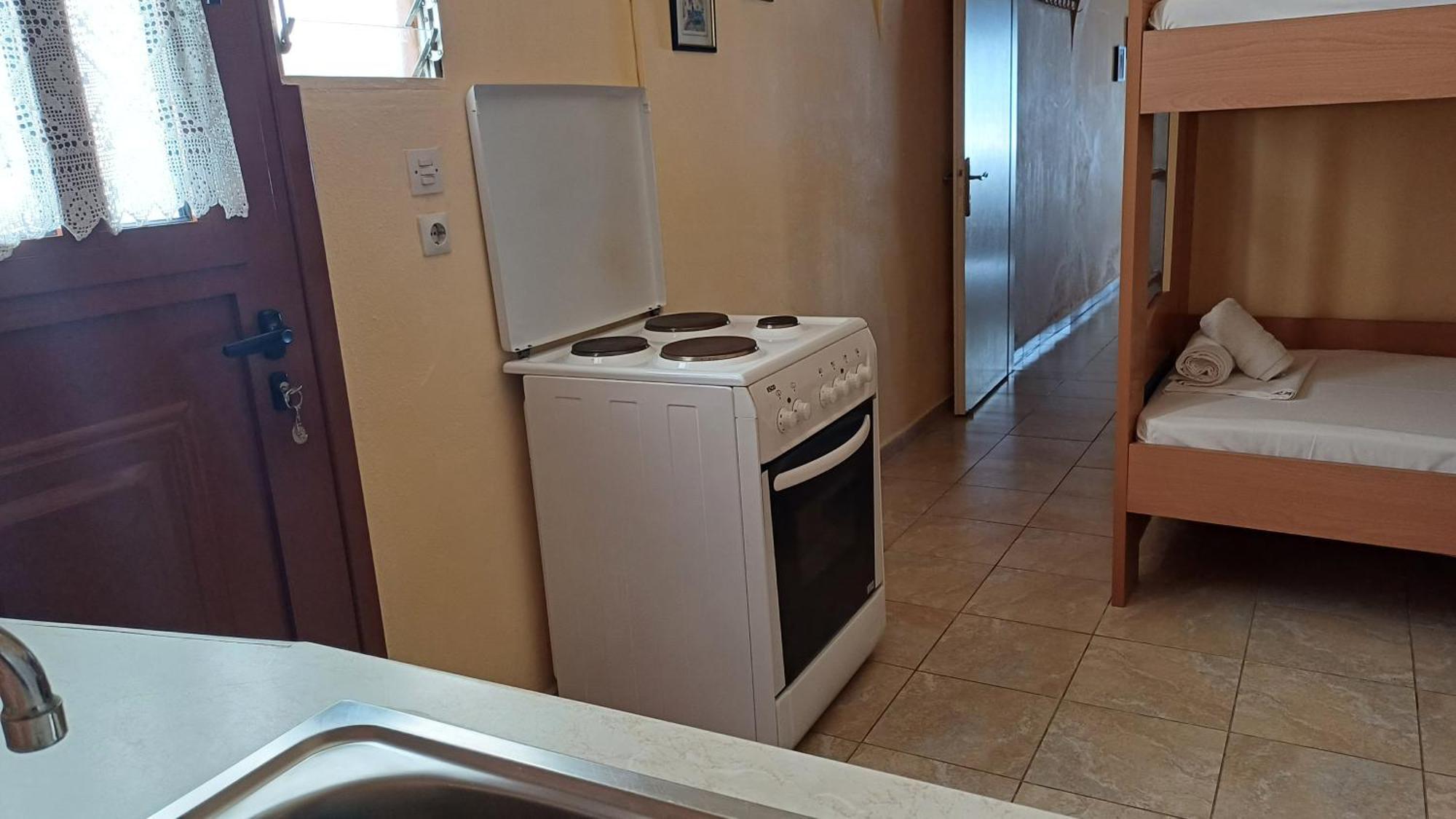 Studios And Apartments Meri Нео Клима Екстериор снимка